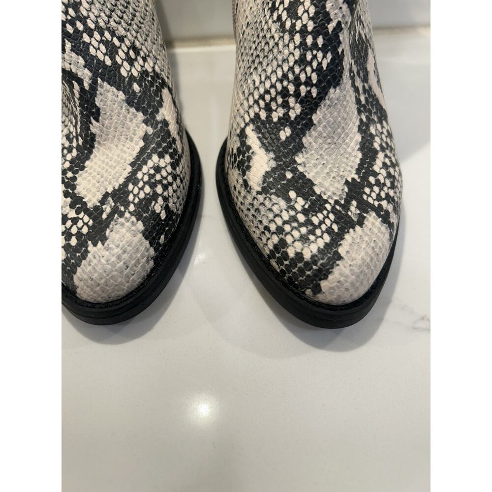 Madden Girl Snake Print booties Sz 10M Ankle Boots 3.5” Heel Zip Up Pointed Toe - Picture 3 of 9